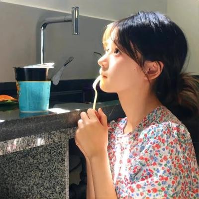 老娘还没死第一季 海报